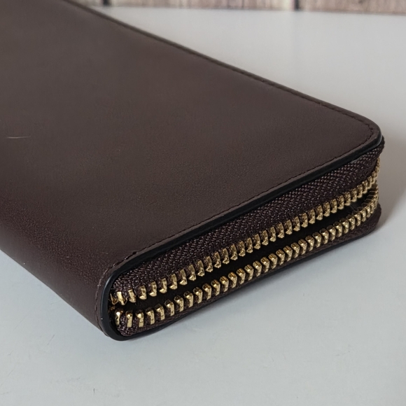 Coach Brown ZipAround Wallet EUC - Picture 11 of 14